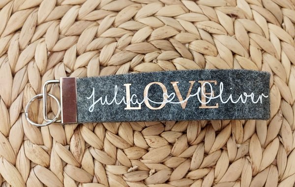 Schlüsselanhänger aus Filz für "LOVE" personalisiert