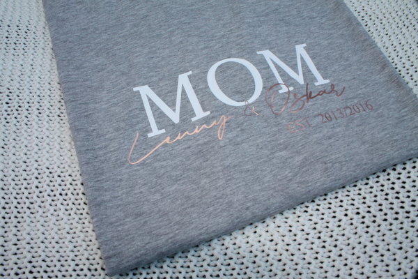 Damen T-Shirt "MOM" personalisiert/grau