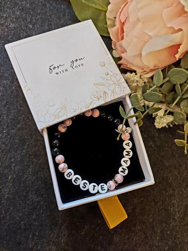 Armband aus Naturstein-Perlen rosa-schwarz und Strassperle mit Wunschtext